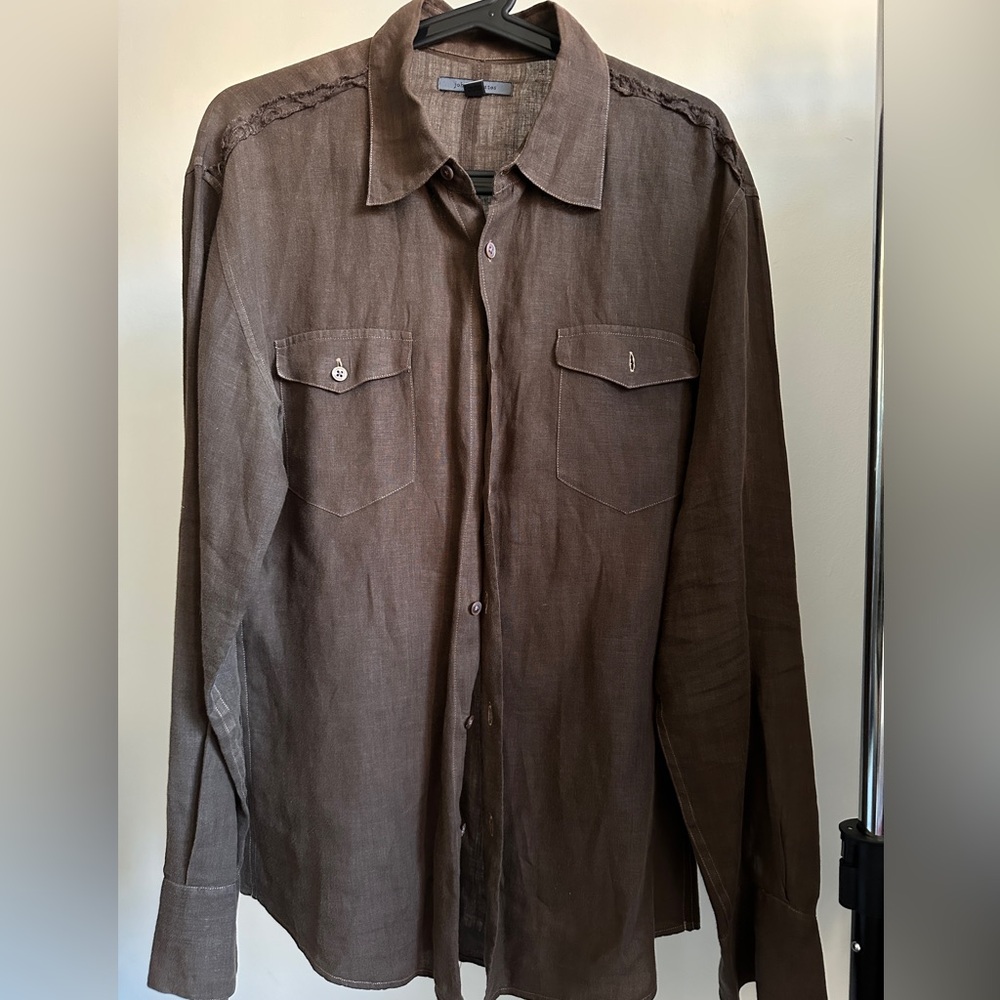 John Varvatos slim linen shirt with distressed details. The fit is slim.